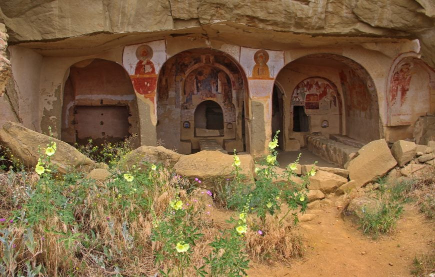 Пещерные монастыри, винная дегустация и застолье в частном погребе